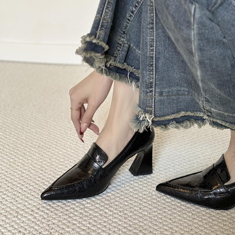

Black Sheepskin High Heels Women s Coarse Single Shoes Pointed Commuter Women s Shoes 35 чёрный