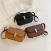 This stylish shoulder bag/underarm bag, an elegant and minimalist crossbody bag, is perfect for women's daily commutes and weekend trips.