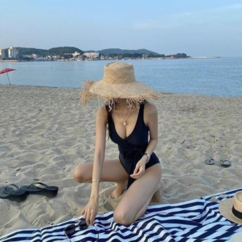 Elegant Raffia Sun Hat With Adjustable Size Breathable Weaving Straw Hat For Beach Vacation Outdoor Activity Travel Gear