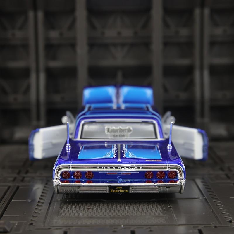 Maisto 1:24 Chevrolet Impala SS 1964 Supercar Alloy Car Diecasts & Toy Vehicles Car Model Miniature Scale Model Car For Children