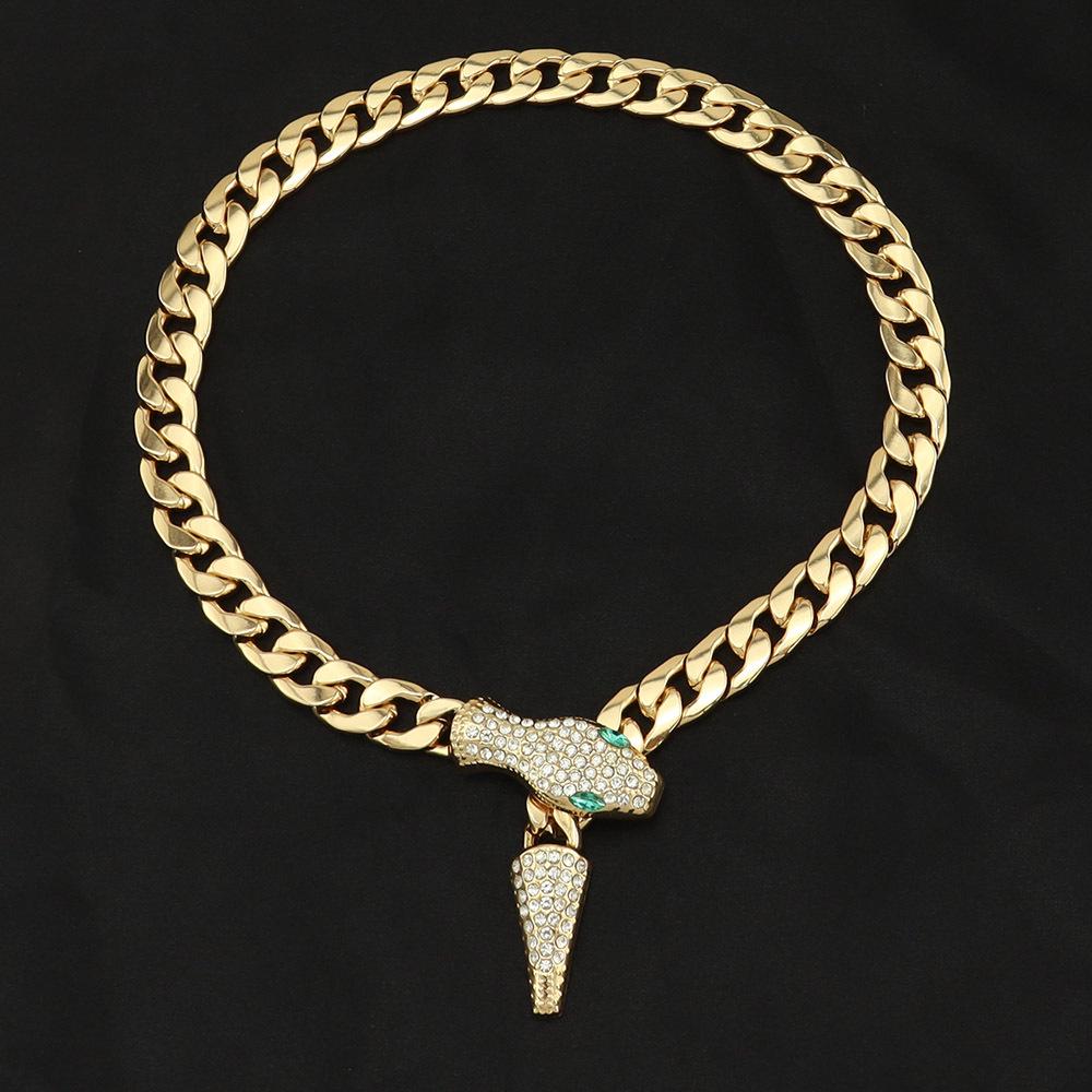 Elegant Short Diamond-Studded Green Snake Head Choker with Adjustable Magnetic Clasp