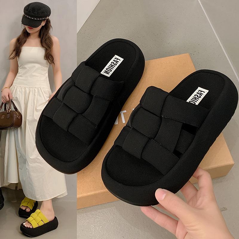 

Slippers with skirts for women s summer wear 2025 new thick-bottomed versatile beach one-word slippers, premium cool slippers 35 чорний