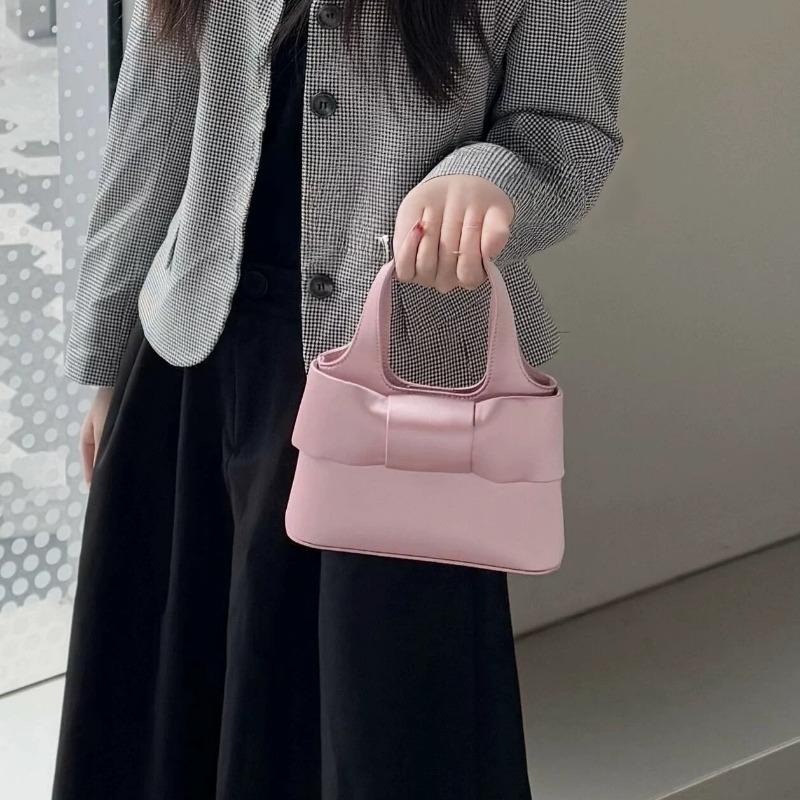 This Handbag Is Cute, Sweet and Girlish. It's A Fashionable and High-quality Crossbody Bag