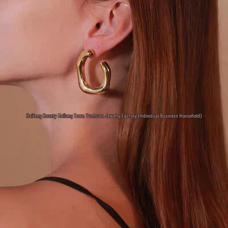 Song Jia Retro Gold Hoop Earrings: High-End Geometric Lines, Light Luxury Design