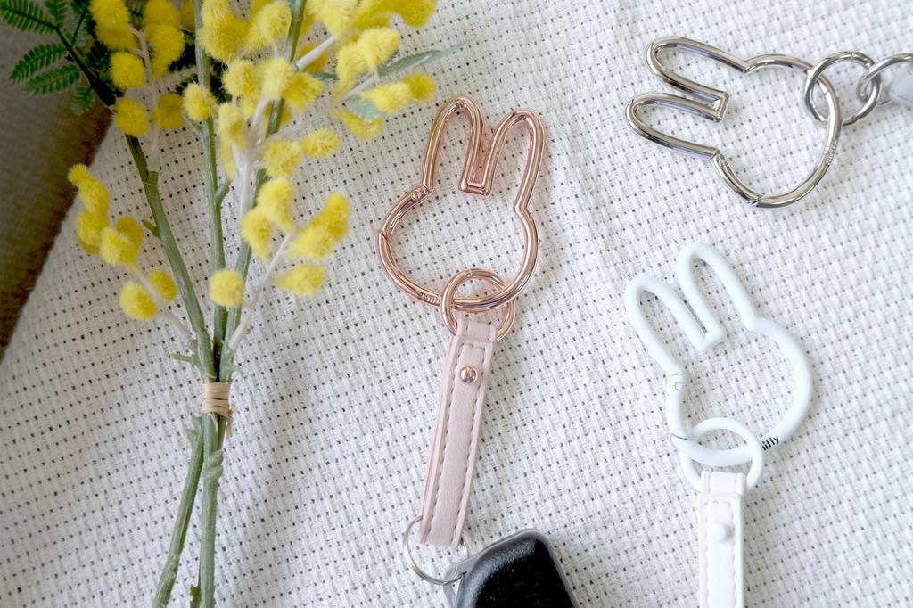 Carabiner Smart Keychain miffy Miffy Goods Character Cute Keychain Holder Gift [Nicot] [miffy] (SV)