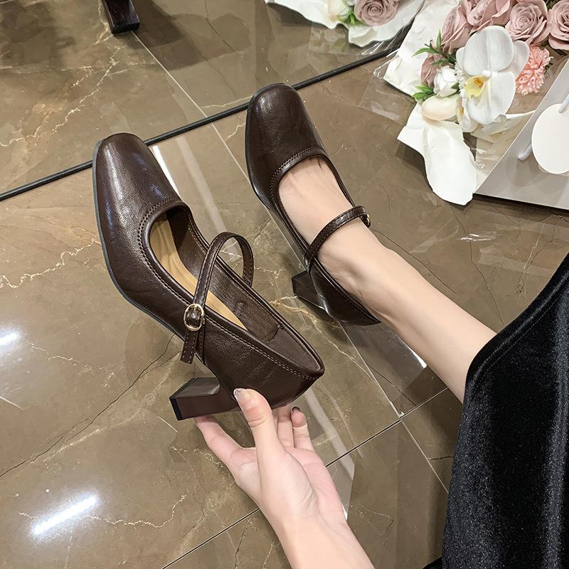 Large size retro high-heeled women's shoes spring new one-word buckle with thick heel black outer wear Mary Jane single shoes women