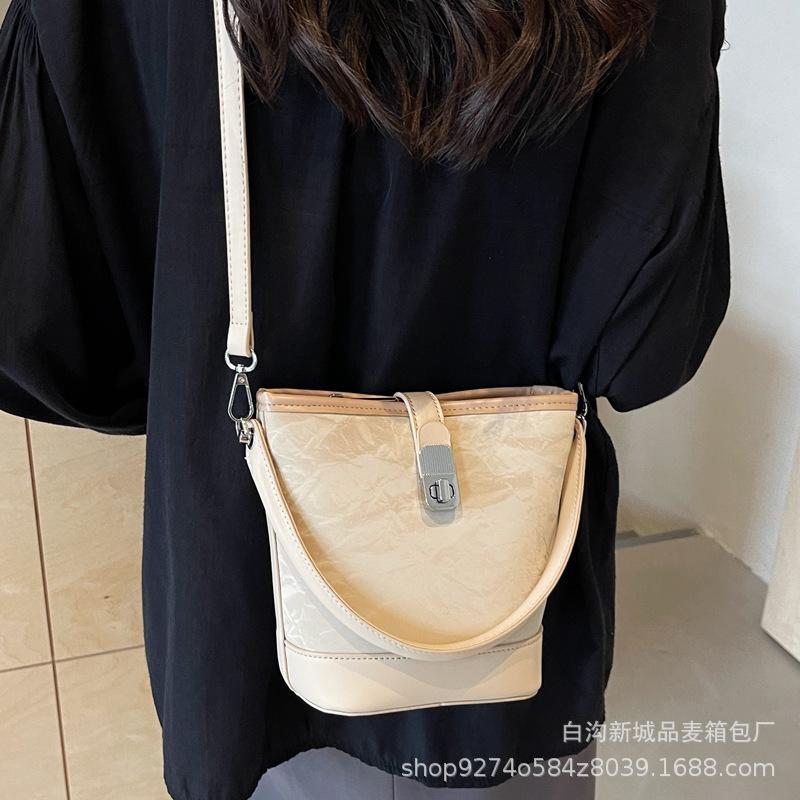 Small bag 2025 new messenger bag simple trend shoulder bag fashionable texture portable bucket bag women's bag