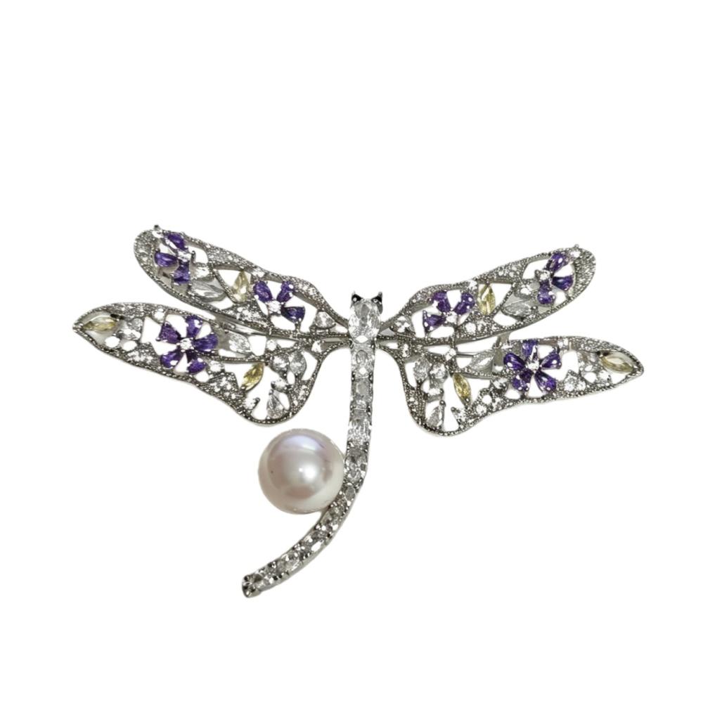 

Elegant natural freshwater pearl brooch with dragonfly design, exuding a natural luster. Crafted from copper and adorned with zircon,