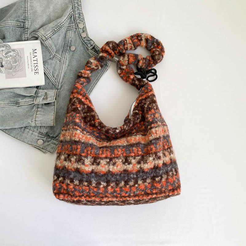 

Winter new furry shoulder bag, large capacity fashionable and high-value handbag bag for women