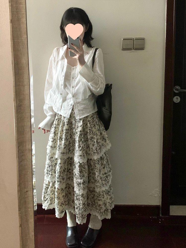 Vintage zweiteiliges Set mit floraler Stickerei: Französisches Lochmusterhemd & Midirock