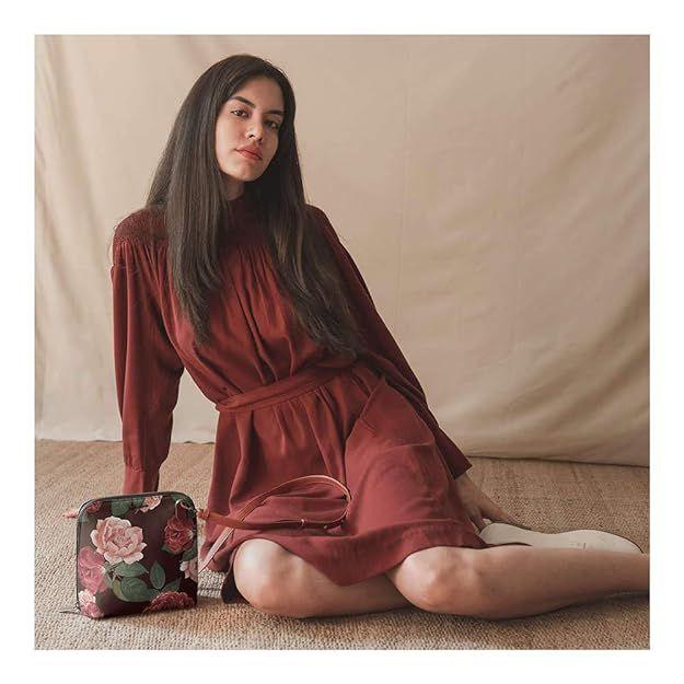 Trapeze Sling Crossbody kabelka pro dívky a ženy | Vyrobeno z odolného materiálu veganské kůže | Pečlivě ručně vyráběné | Zavírání na zip