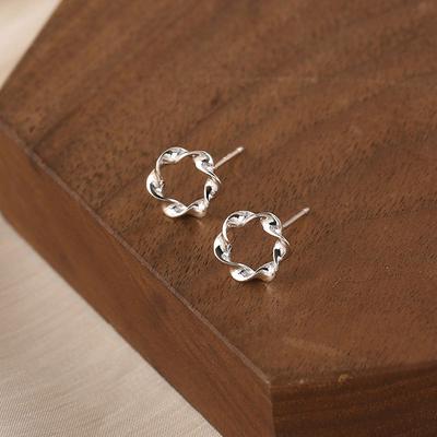 Mobiusring-Ohrringe für Damen mit leichtem Luxus-High-End-Feeling Kleine und einfache Ohrringe