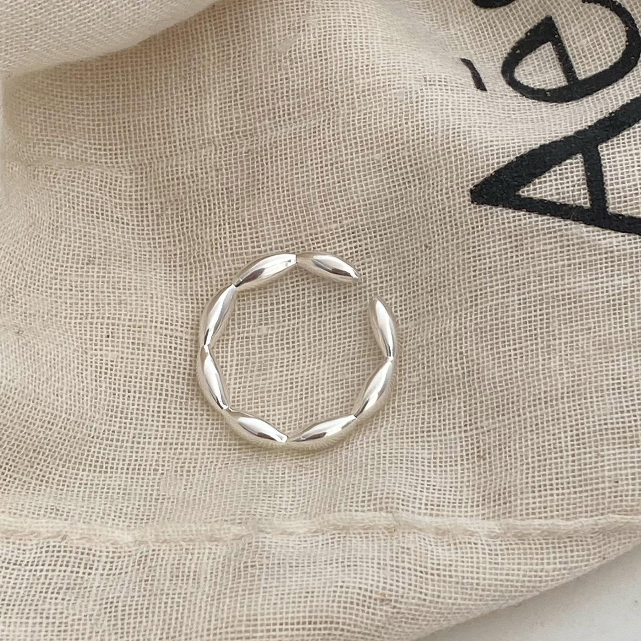 

Modern Adjustable Ring With Heart Olive Beads For Women In Elegant Design Copper J773