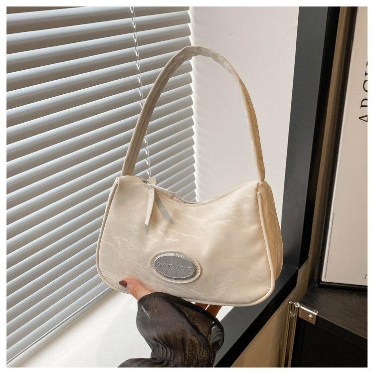 

Корейская версия модной сумки через плечо для женщин 2024 года, летняя новая простая повседневная маленькая квадратная сумка, высококачественная сумка через плечо белый