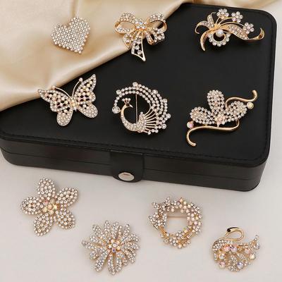 Spilla a Farfalla Vintage in Oro e Diamanti - Gioiello Spilla Versatile da Donna