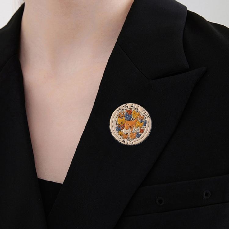 Lustige Katzen-inspirierte Initialen-Broschen Benutzerfreundliches beschichtetes Metall Dekorative Anstecknadeln Haustier-Broschen Zum Stylen von Accessoires