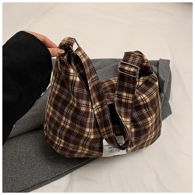 

Оптовая популярная литература и искусство Ленивая нишевая клетчатая сумка-тоут женская повседневная легкая универсальная вместительная сумка-мессенджер