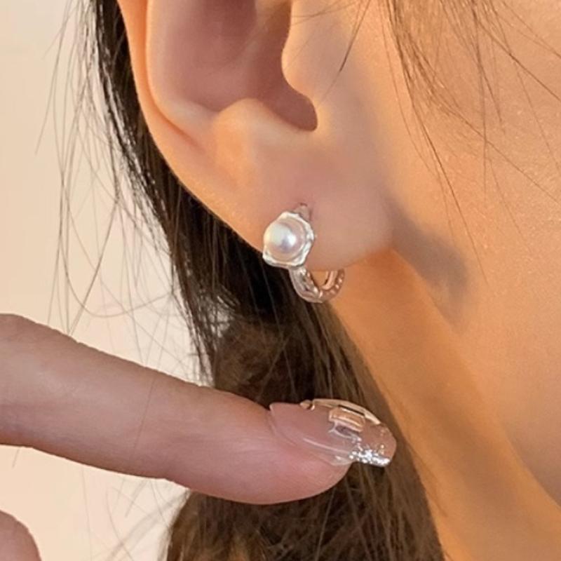 Gentle Atmosphere Pearl Earrings Female Geometric Irregular Ear Buckle Earrings Personality Fashionable and Versatile Earrings