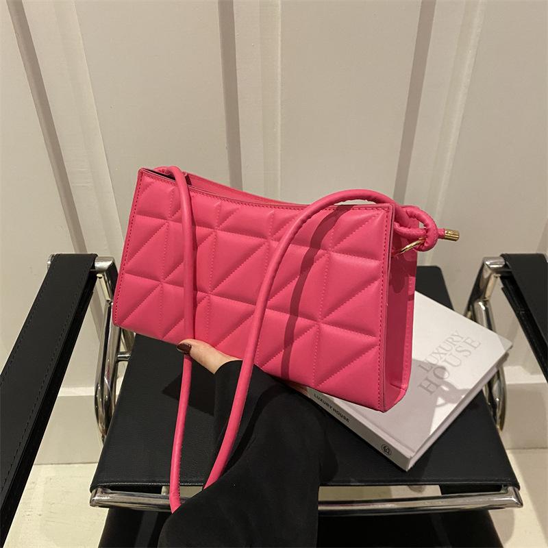 

French personality trend shell ins niche underarm bag women s 2025 new foreign style one-shoulder crossbody handbag розы красного