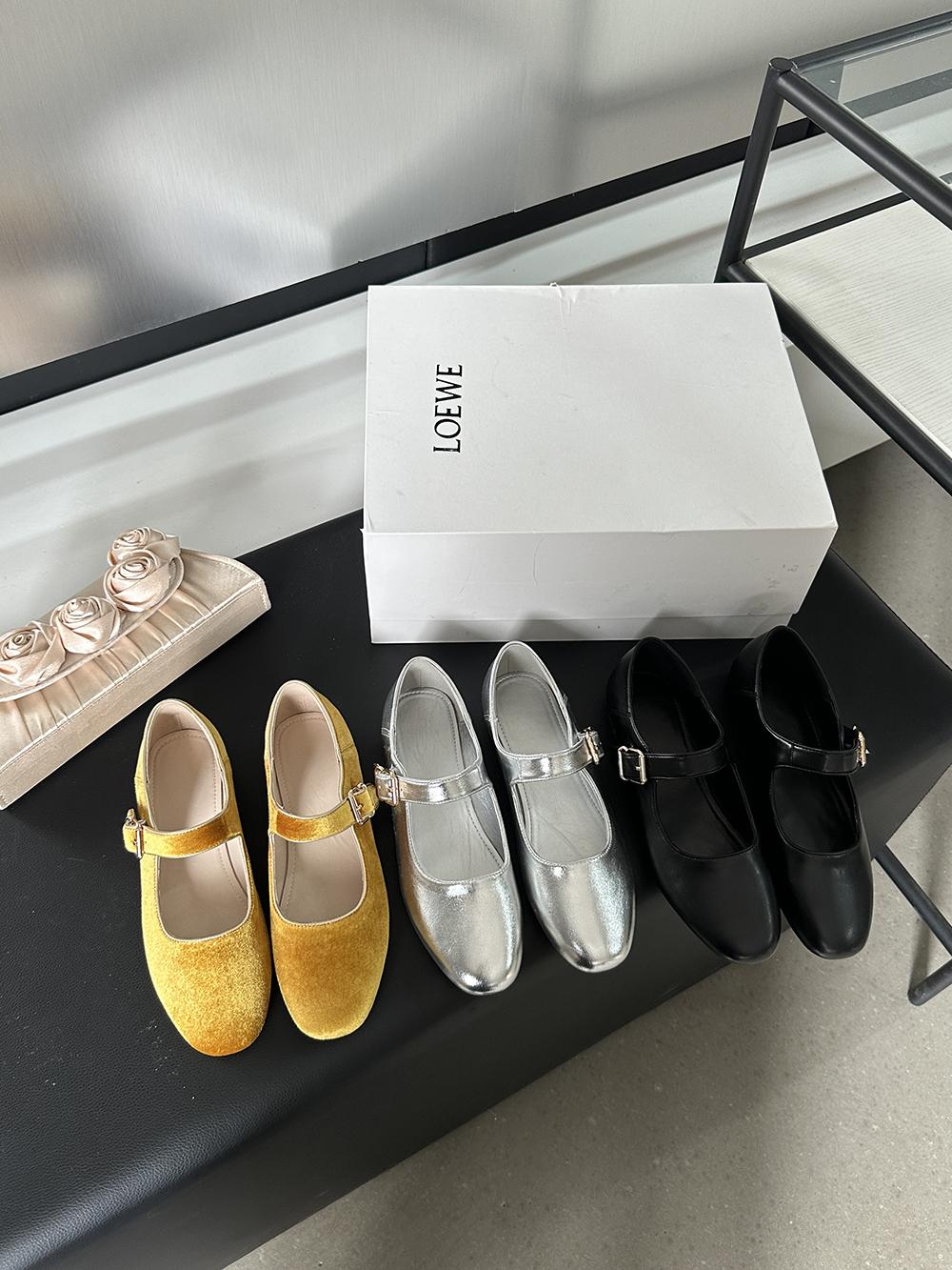 Модные женские туфли-лоферы с круглым носком на плоской подошве 2024 года — фото 7