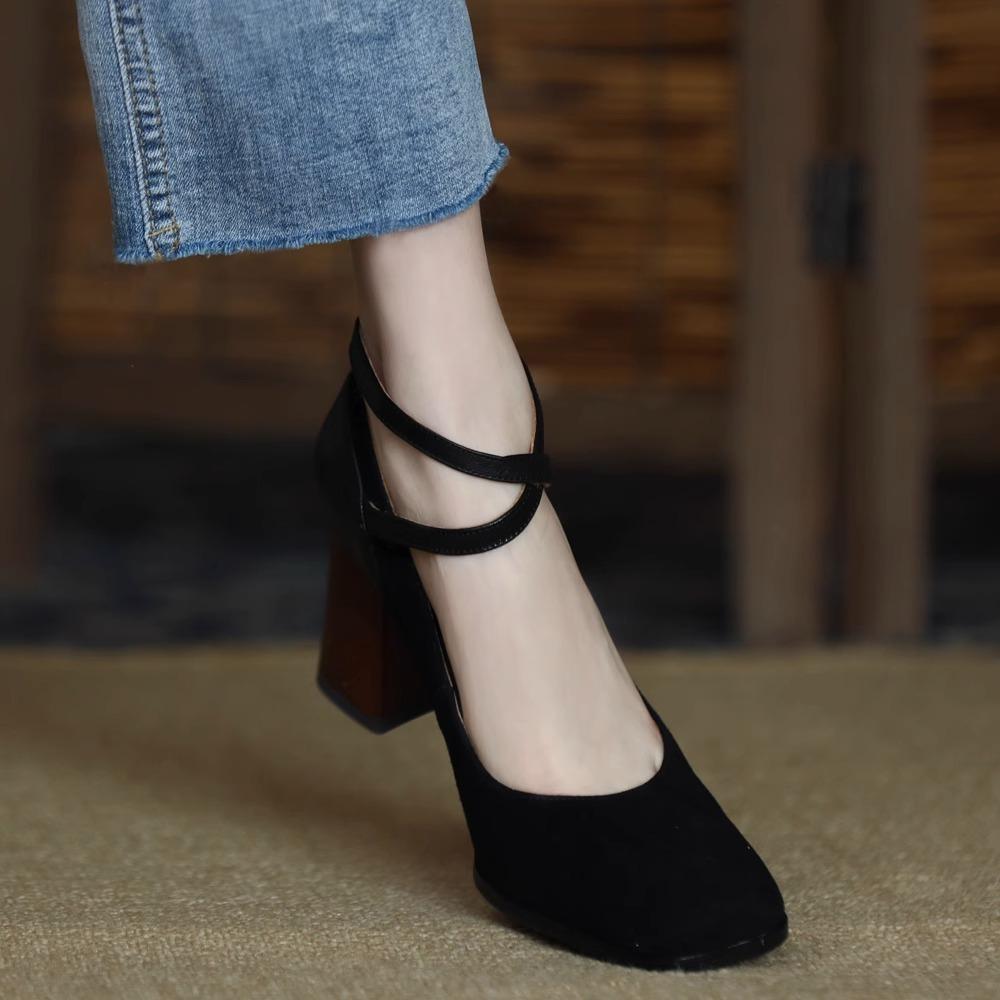 Wiosna i Jesień Nowa Moda Kwadratowy Nosek Gruby Obcas Retro Matowe Seksowne Modne Buty Damskie z Paskiem Krzyżowym
