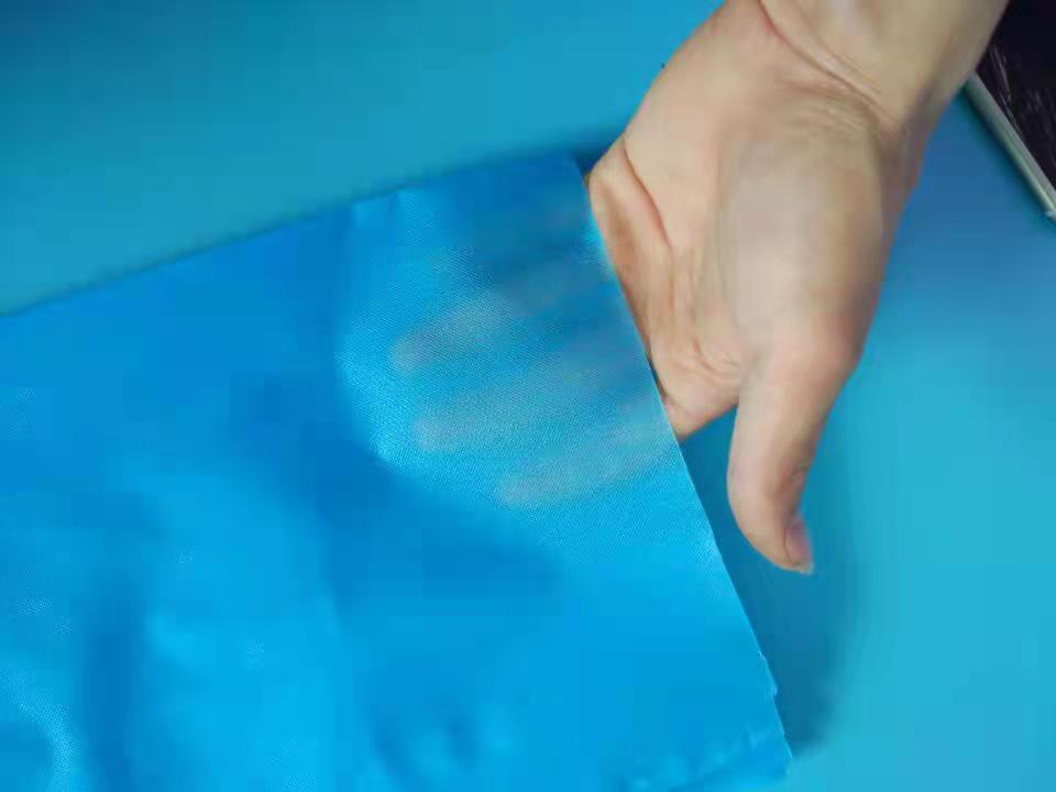 100 Disposable Waterproof Bed Sheets with Hole, Non-woven, Oil-Proof, Sterile, and Breathable for Beauty Salons.