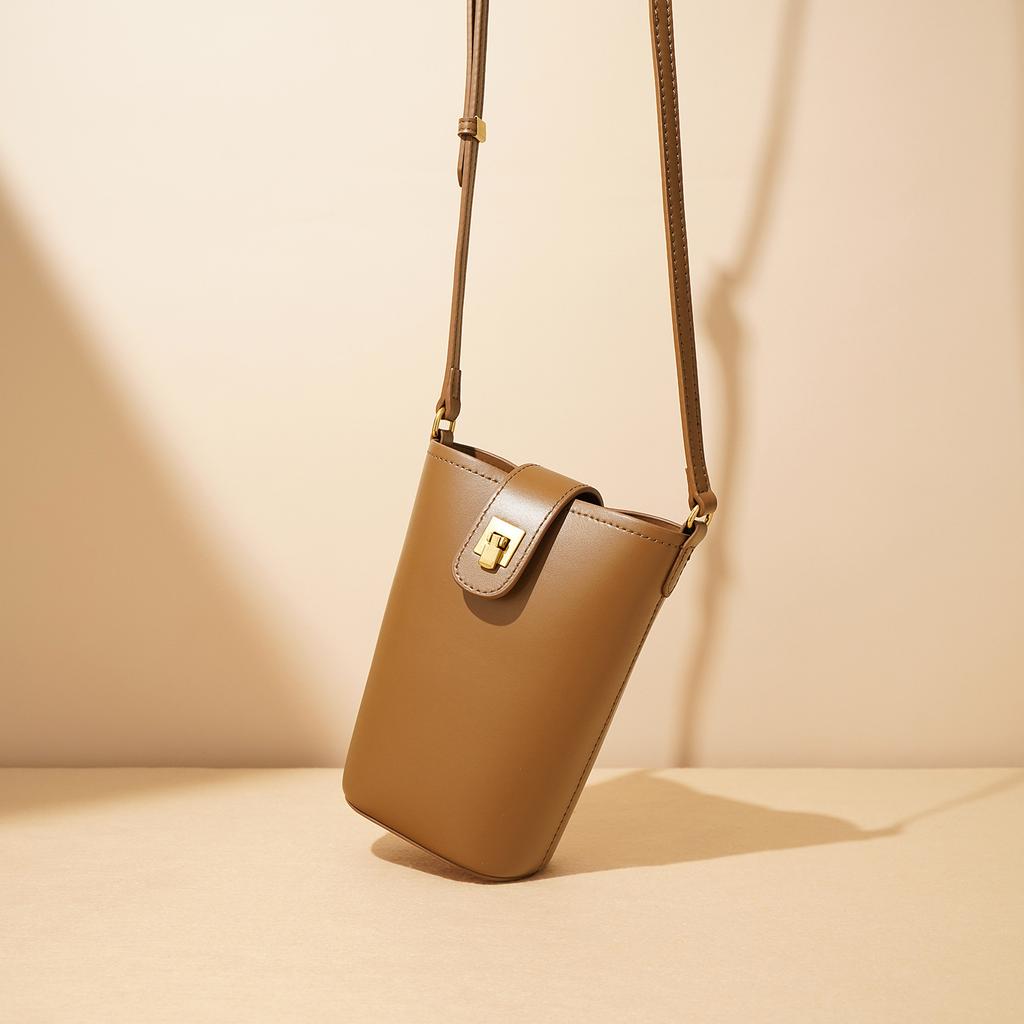 Leather Versatile Mobile Phone Bag, Early Spring Fashion Trend, Simple and Mini Mini Single-shoulder Crossbody Bag