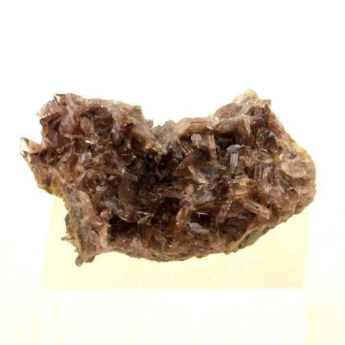 Pierres et Minéraux. Axinite. 55.0 ct. La Balme d'Auris, Bourg d'Oisans, Isère, France..