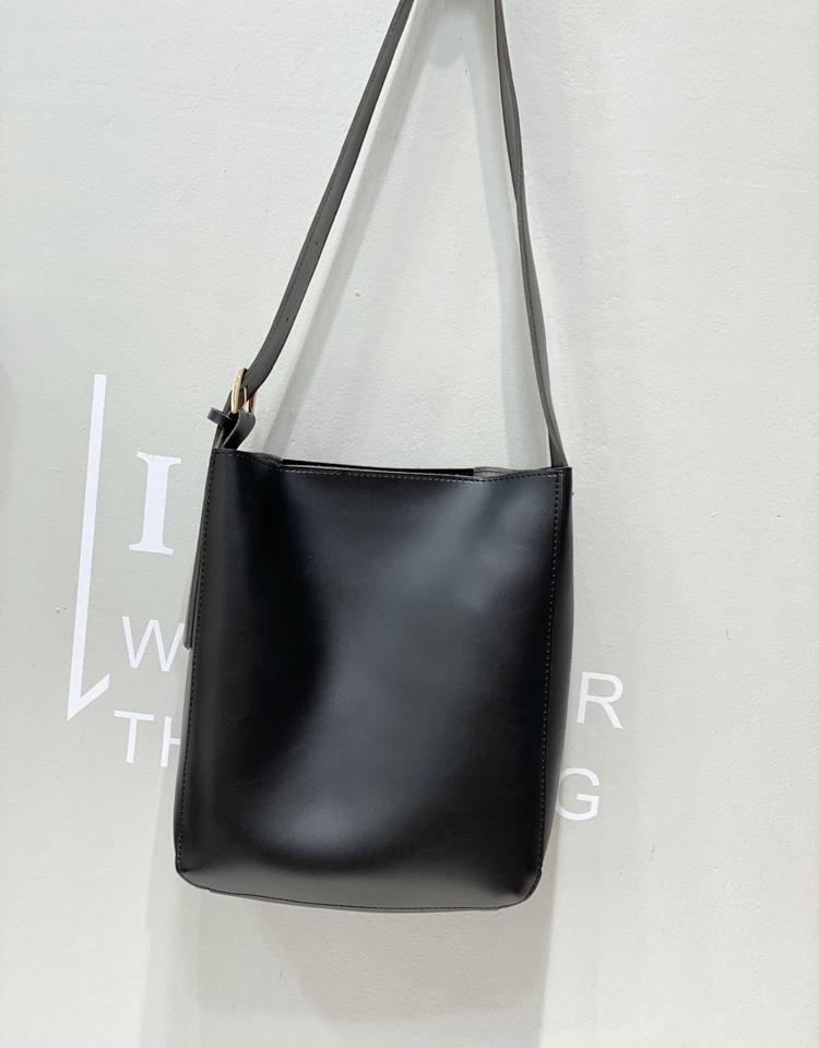 New minimalist, trendy and persalized single shoulder bucket bag suitable for daily commuting and short business trips