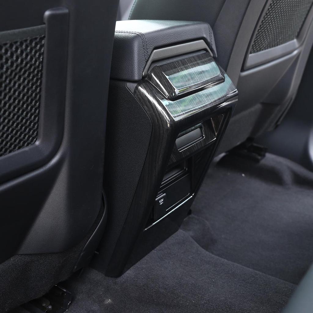 Centre Consoles & Dashboards LAND ROVER DISCOVERY 3 CENTRE CONSOLE TRIM WITH VENTS SILVER
