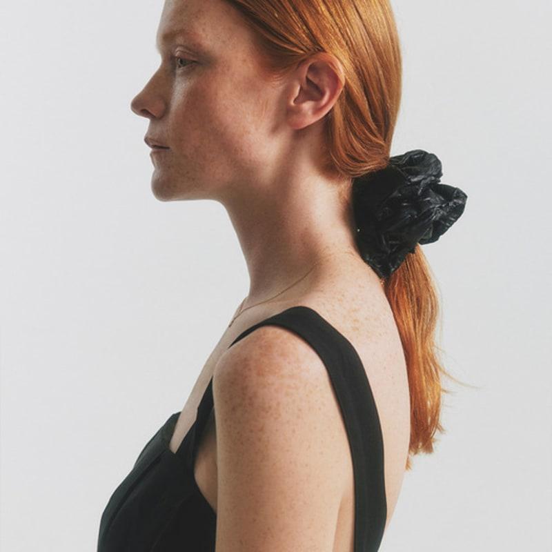 

JOY GRYSON Авантюрная черная резинка для волос JO4SHX11 BLACK