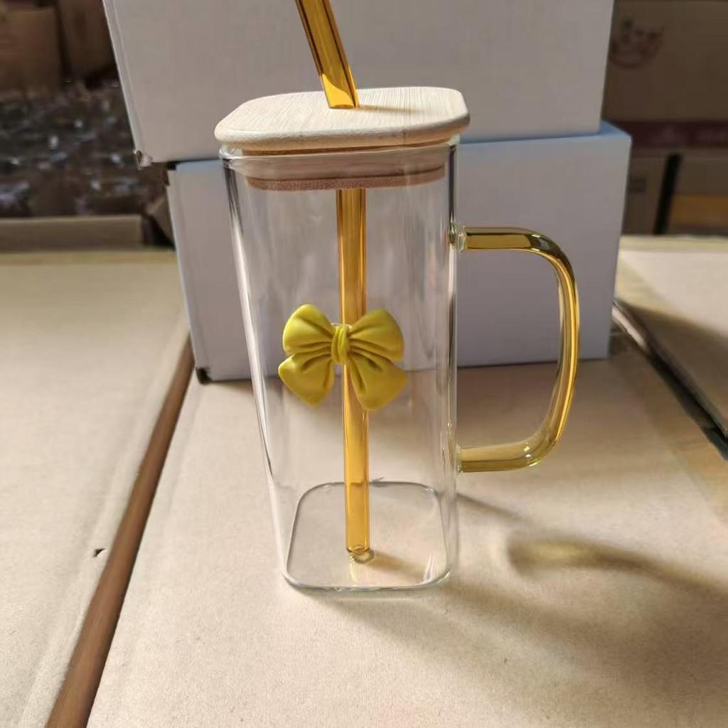 INS Stil Schmetterlingsbecher: Hohes Borosilikatglas, Transparentes quadratisches Design mit Griff & Strohhalm, Temperaturbeständig für Frauen.