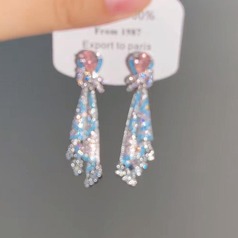 Exotic high-end fringed earrings, niche retro ethnic style earrings, French heavy industry bohemian earrings.
