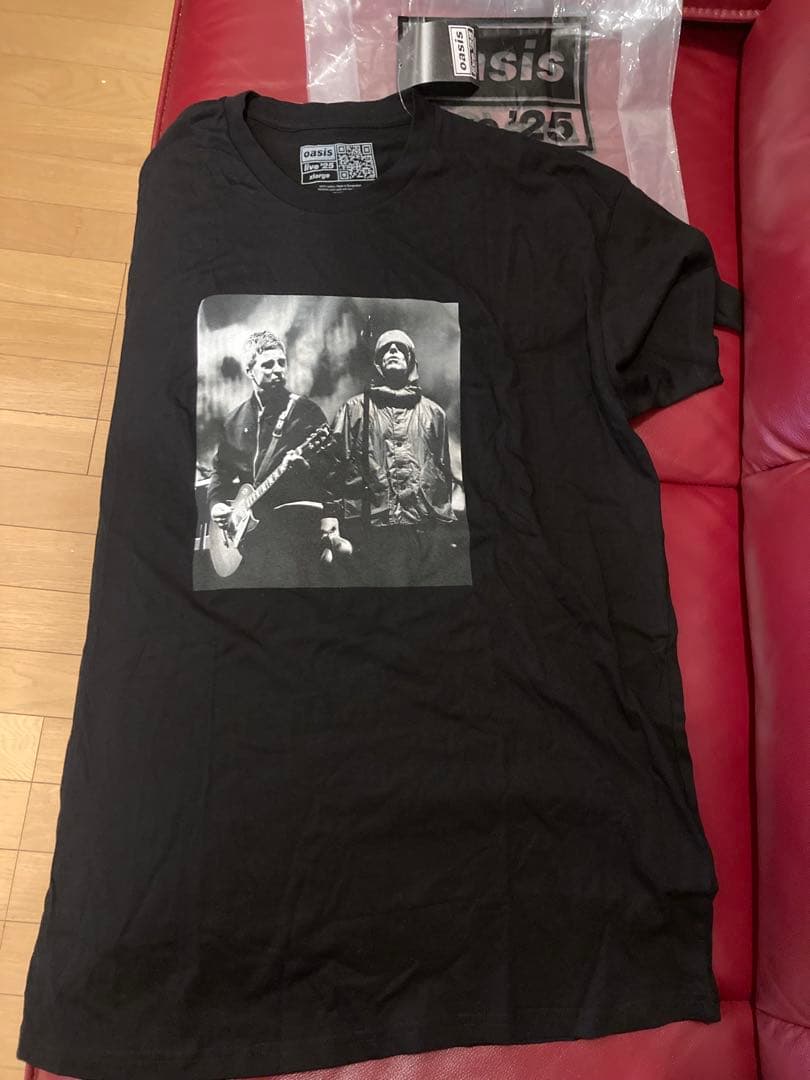 [USED] Extremely rare, not for sale, Billie Eilish tour local crew T-shirt, yellow