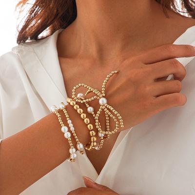 Conjunto de 5 peças de pulseiras multicamadas com contas de arco personalizadas em estilo europeu e americano – pulseira de pérolas de imitação para mulheres