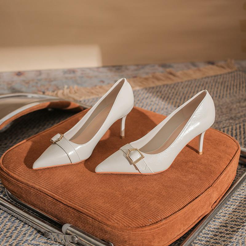 Modenschau spitzer Kopf dünner Absatz Damen vielseitige Metallschnalle Temperament flacher Ausschnitt Einzelne Schuhe neue einzelne Schuhe Damen