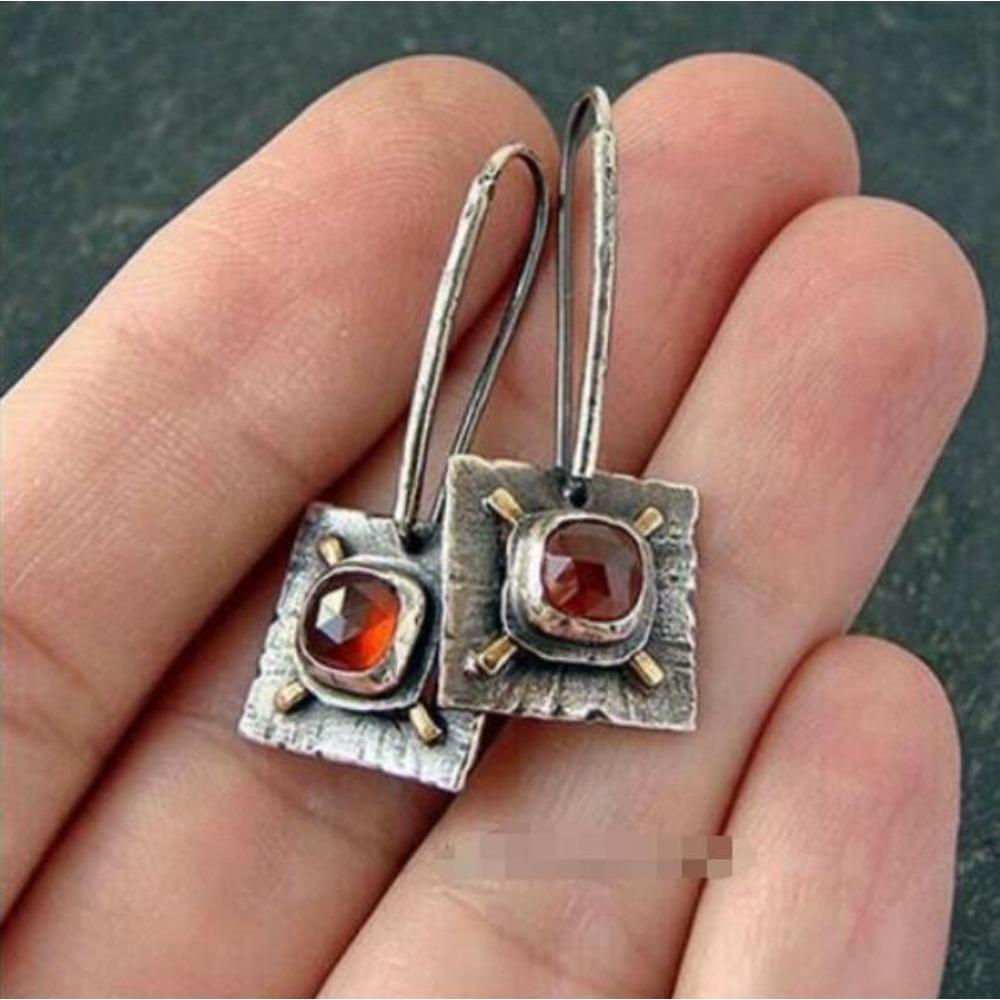 Retro Love Shape Strange Earrings European Beautiful Woman Earrings