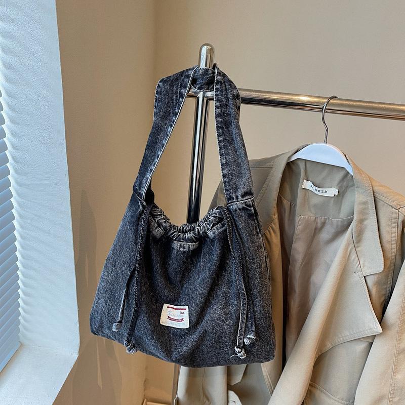Korean version of fashion casual denim bag women's 2025 new simple commuter shoulder bag large capacity tote bag