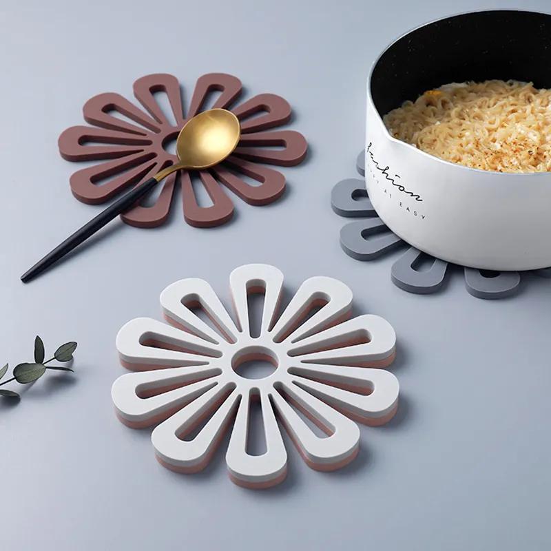 Hollow Out Insulation Pad With Flower Shape Thickened Anti Scald Vegetable Dish Mat Desktop Circular Anti Slip Bowl Mat YLE601