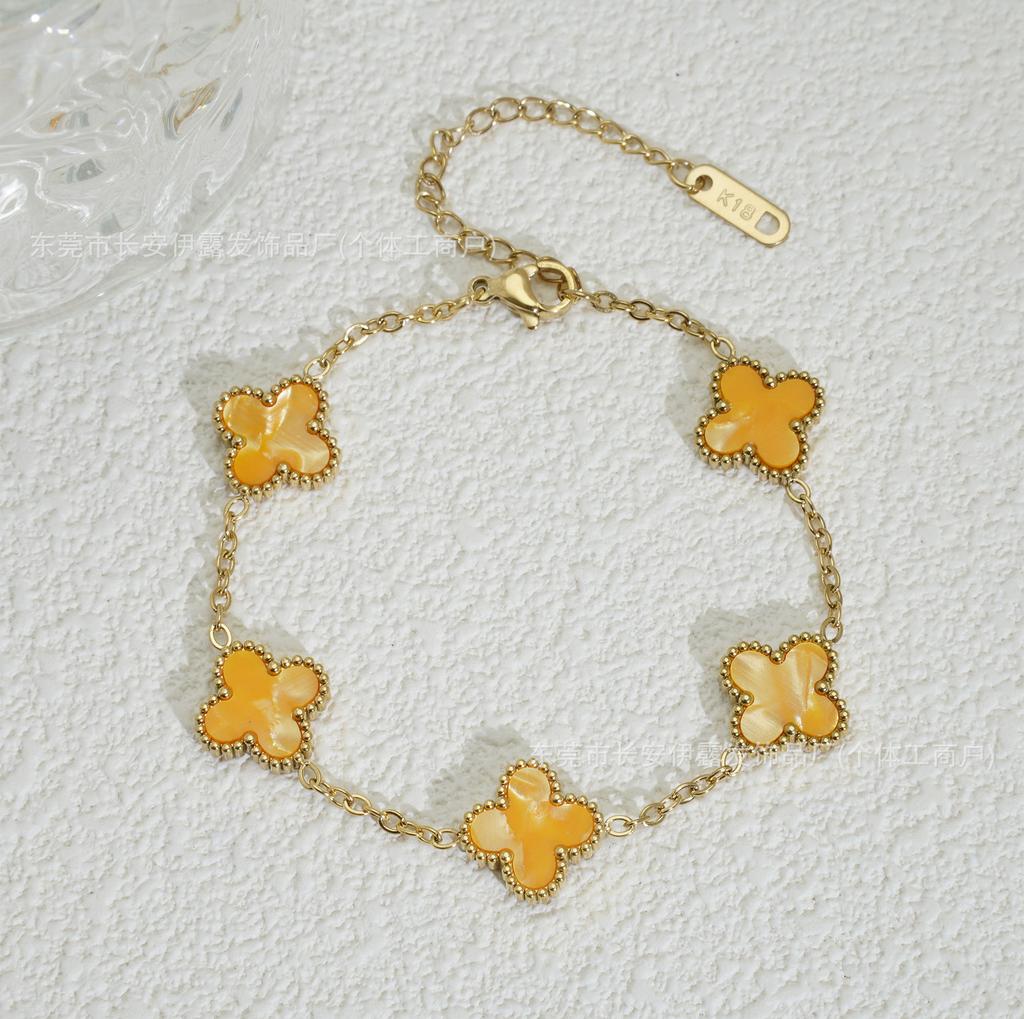 Kleeanhänger 18K Damenarmband Ein modisches und trendiges Glücks-Kleeanhänger-Armband