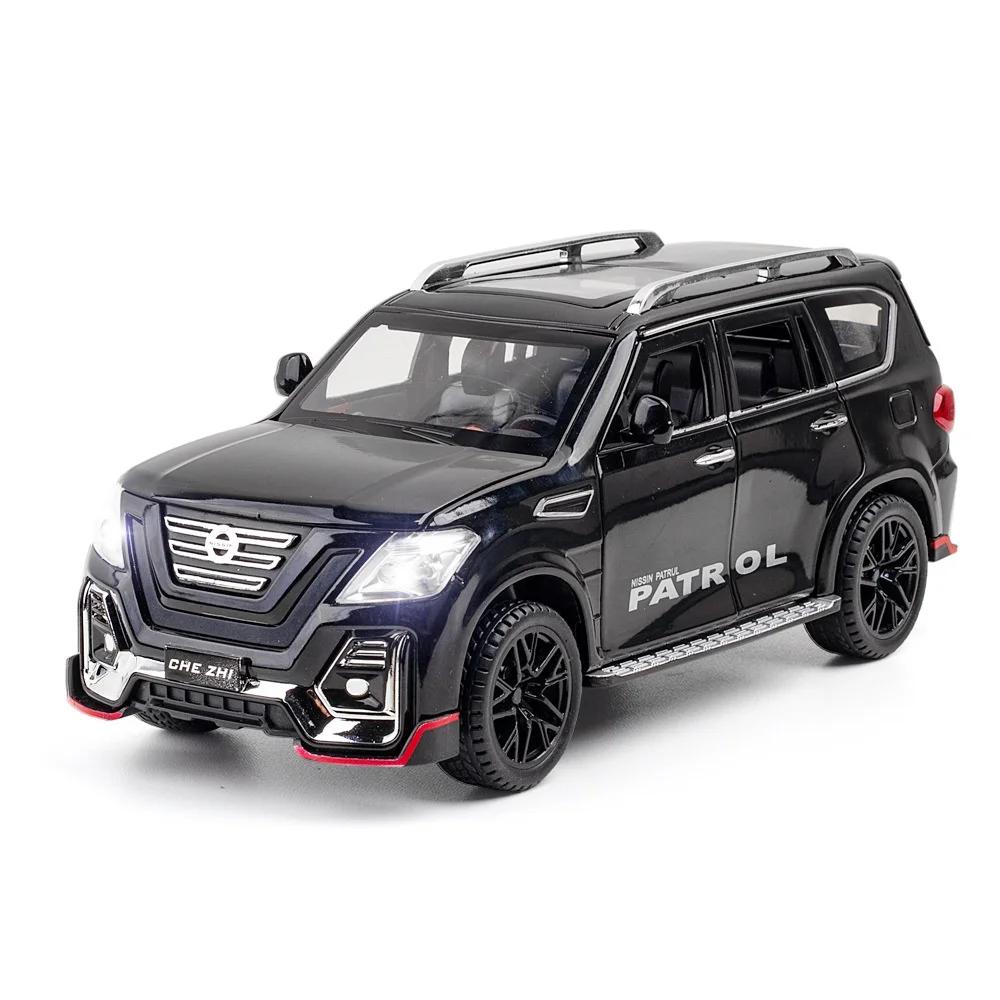 

1/24 Nissan Patrol Metal Diecast Off-road Vehicle Car Model for Boy Toys Alloy Model with Sports Kit 6 Doors Opened A303