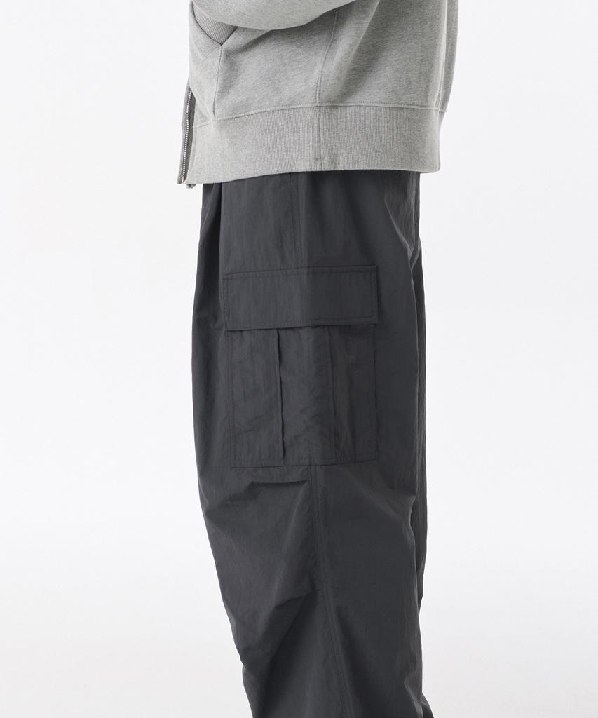 MUSINSA STANDARD Nylon One-Tuck Parachute Cargo Pants [Dark Grey]