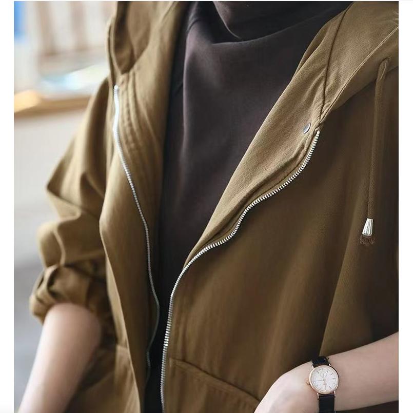 Damska kurtka plus size Wiosna i Jesień Luźna i Cienka Modna Szlachetna Odmładzająca Kurtka z Kapturem