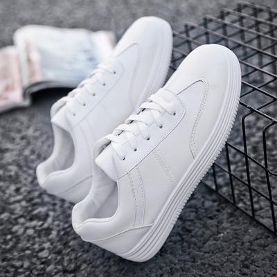 Herrenschuhe 2024 Frühling neue Board-Schuhe Trend vielseitig einfarbig Herren weiße Schuhe erhöhend abriebfeste Plateau Freizeitschuhe