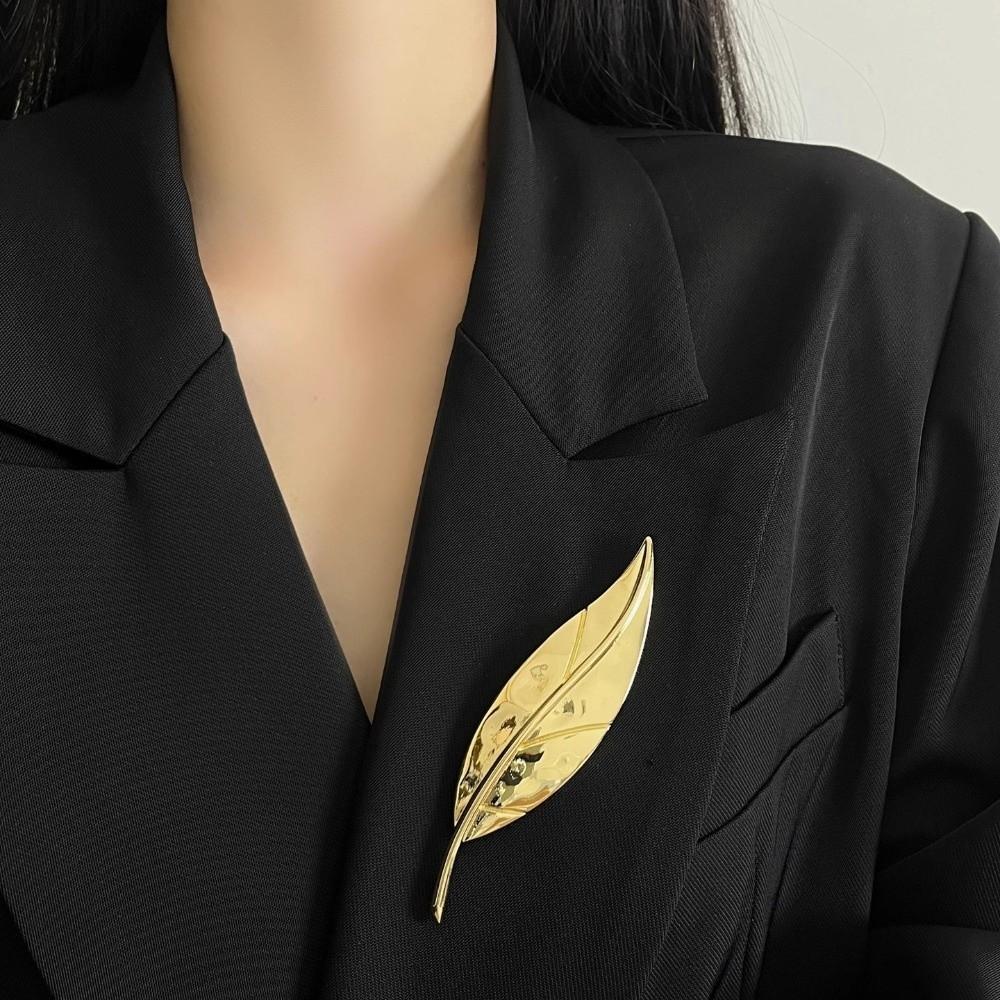 Vintage Long Leaf Pin French Style Metal Glossy Brooch Uniform Maple Leaf Brooch  Banquet