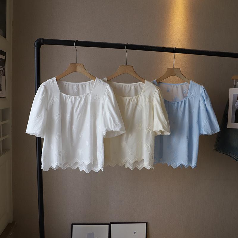 2025 Sommer Koreanischer Eckiger Ausschnitt Bestickt Kurzarm Damen Oberteil - Frischer Stil