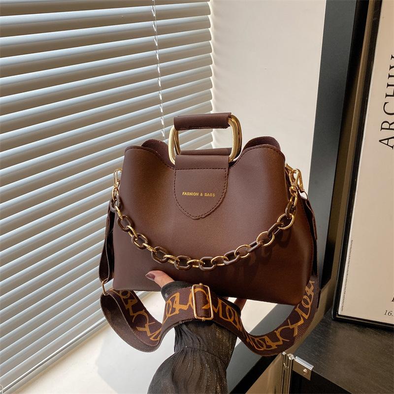 

New solid color atmospheric versatile urban simple niche trend daily commuting chain single shoulder portable messenger bag women