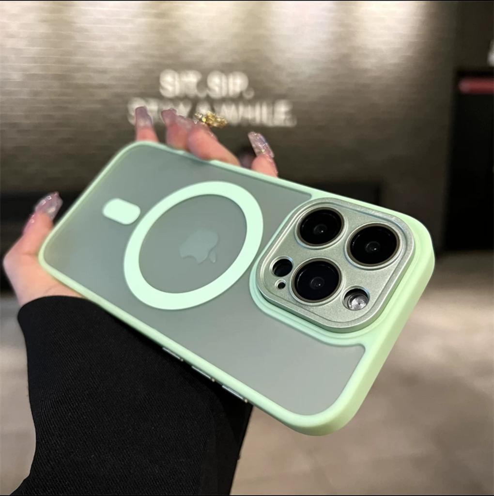 Fine hole goggles, gold shield, suitable for Apple 17 matte magnetic mobile phone case, Apple 15promax all-inclusive protective case.