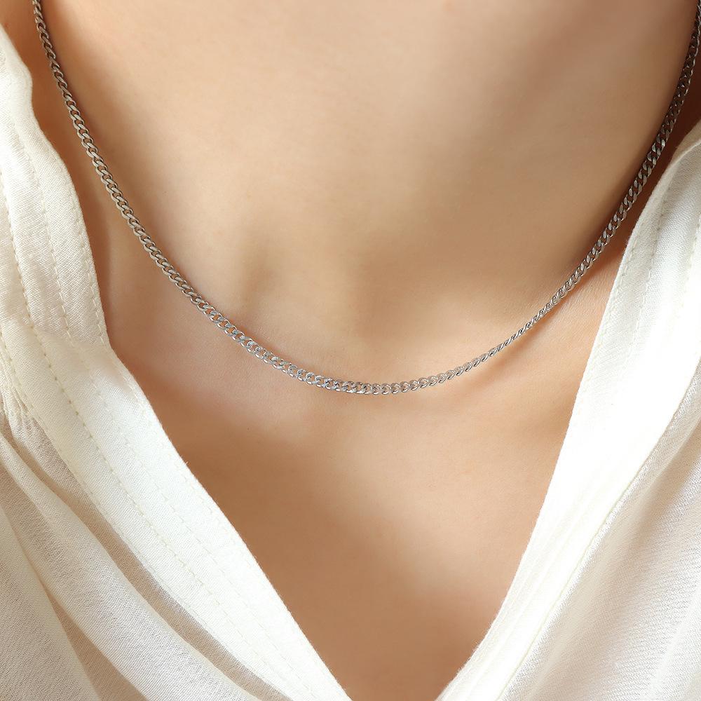 Retro Double-Layer Portrait Pendant Necklace, 18K Gold-Plated Titanium Steel, European & American Design, Clavicle Chain