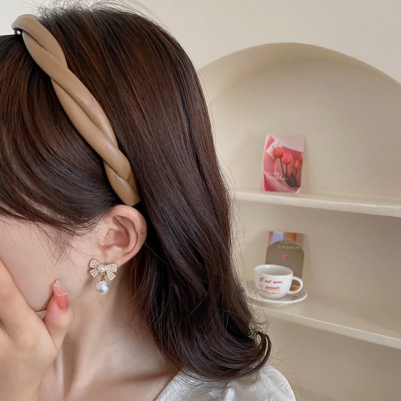 Korean Style Elegant Cable Knit Headband - Pressure-Free, Non-Slip Hair Clip for Women